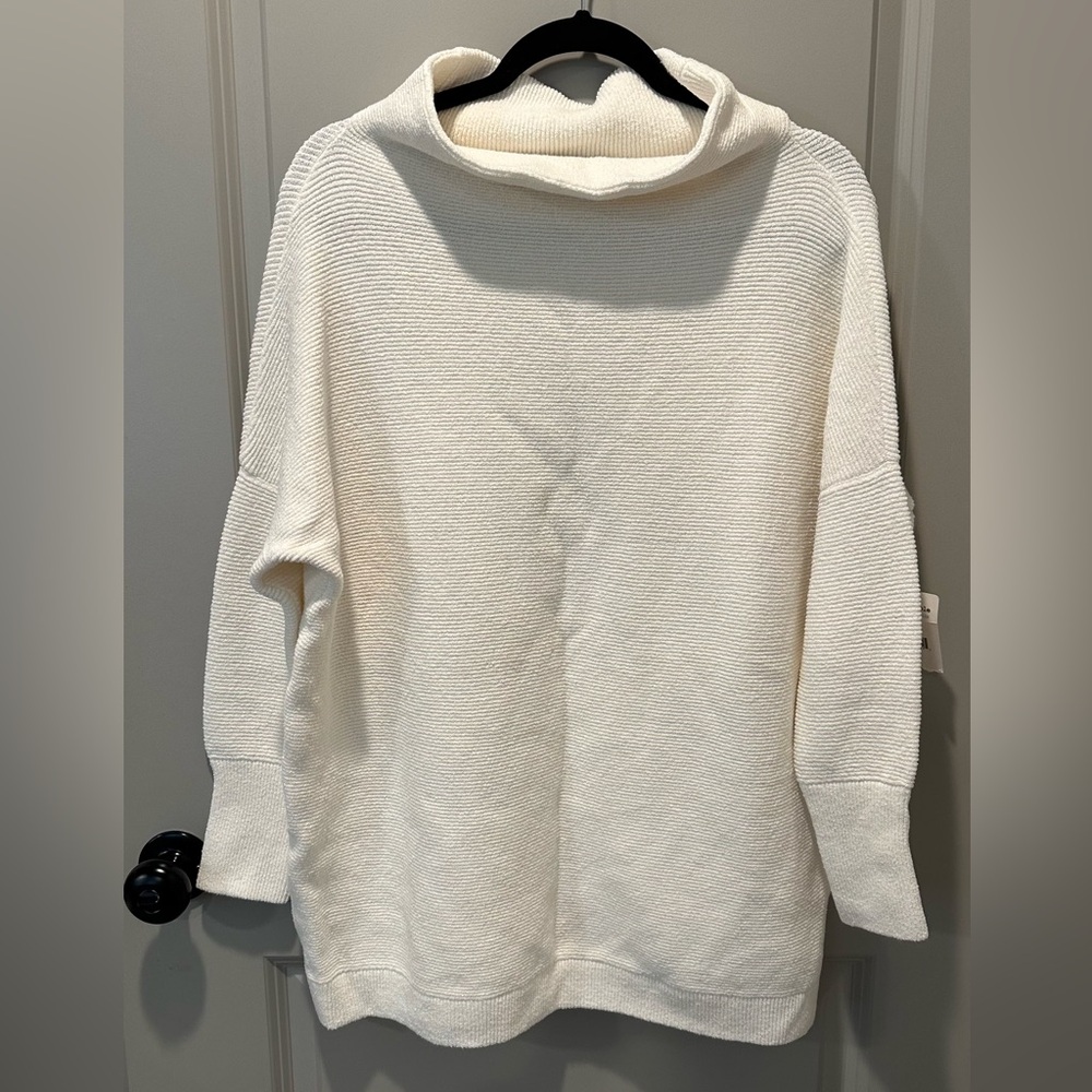NWT Free People Ottoman Slouchy Tunic in Ecru (Cream/Ivory)
Size: Small